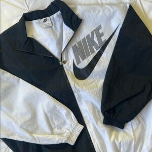 Nike Windbreaker Oversized Size XS